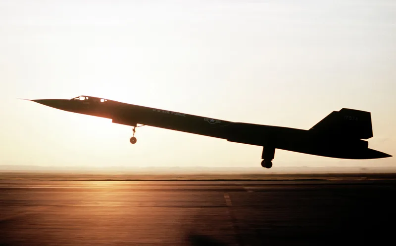 SR-71 Blackbird au coucher du soleil